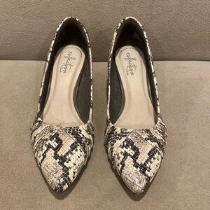 Clarks Heels Snakeskin Reptile Pumps Womens size 5 small kitten heel 2 inches
